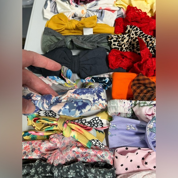 Huge Lot of Headbands and Barrettes for Baby/Toddler 95 pc Hair Accessories - Picture 3 of 4